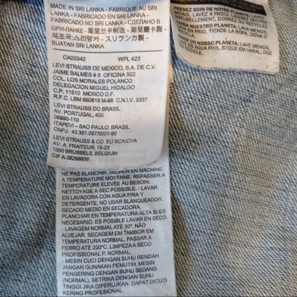 Vintage Levi’s Light Wash Distressed Trucker Jean Jacket Sz M - Picture 10 of 12